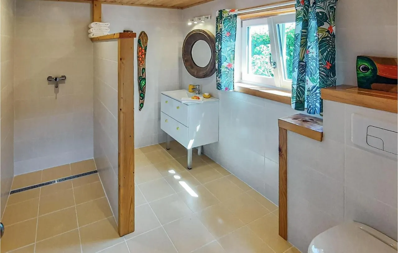 Lovely Home In Plouguerneau With Kitchen