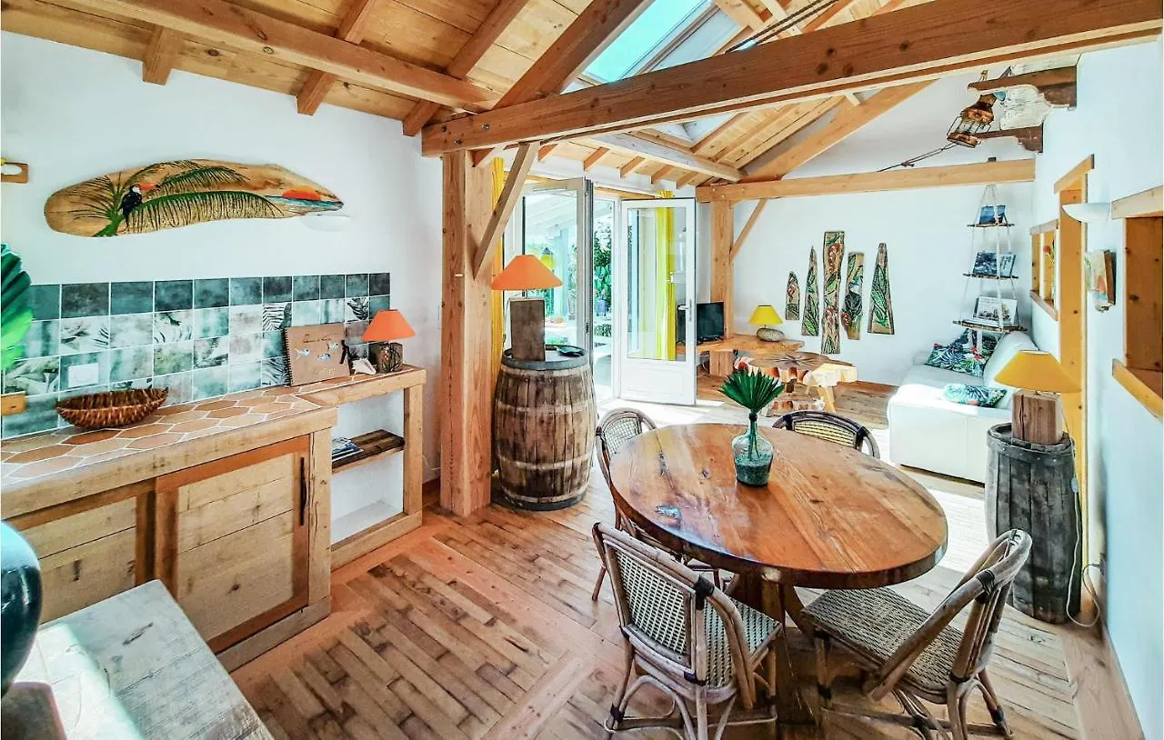 Holiday home Lovely Home In Plouguerneau With Kitchen