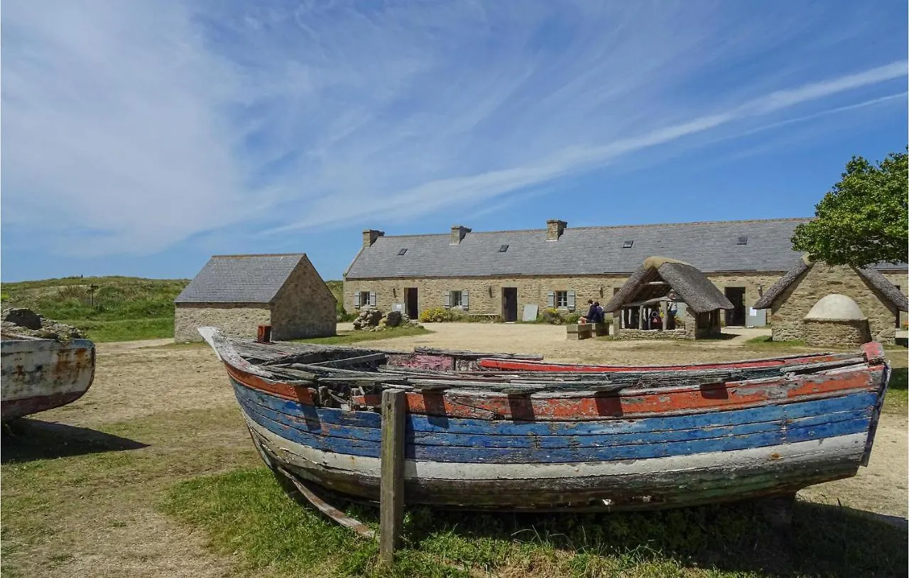 Holiday home Lovely Home In Plouguerneau With Kitchen